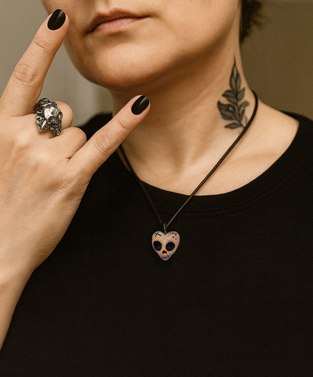 Mini Ceramic Necklace – Heart Skull