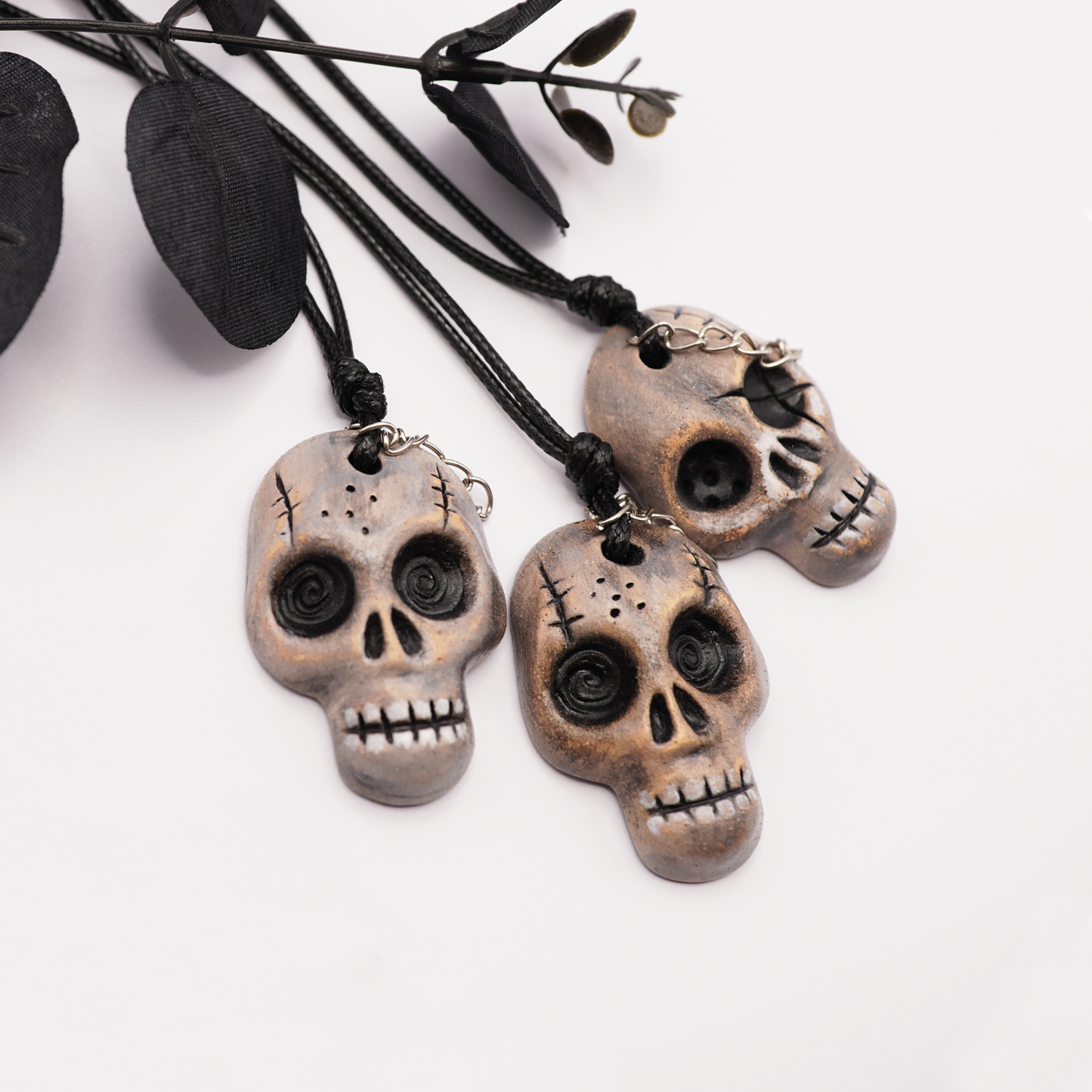 Ceramic Necklace – Large Skull