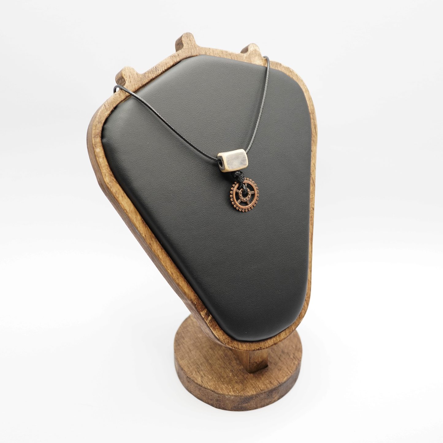 Retro Ceramic Gear Necklace – Antique Style