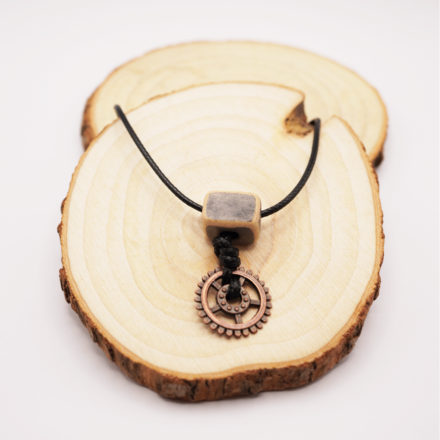 Retro Ceramic Gear Necklace – Antique Style
