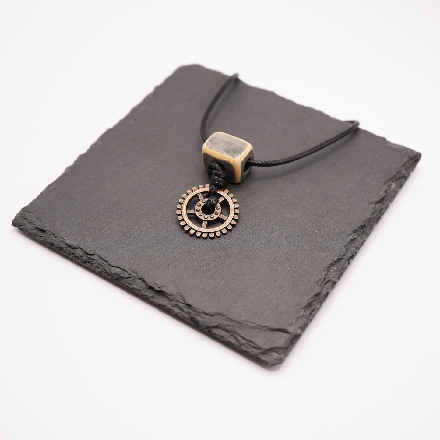 Retro Ceramic Gear Necklace – Antique Style