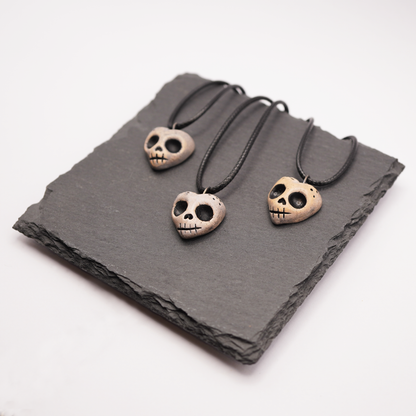 Mini Ceramic Necklace – Heart Skull
