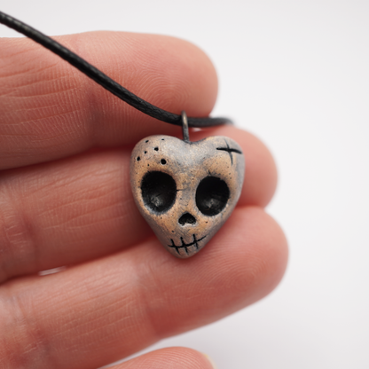 Mini Ceramic Necklace – Heart Skull