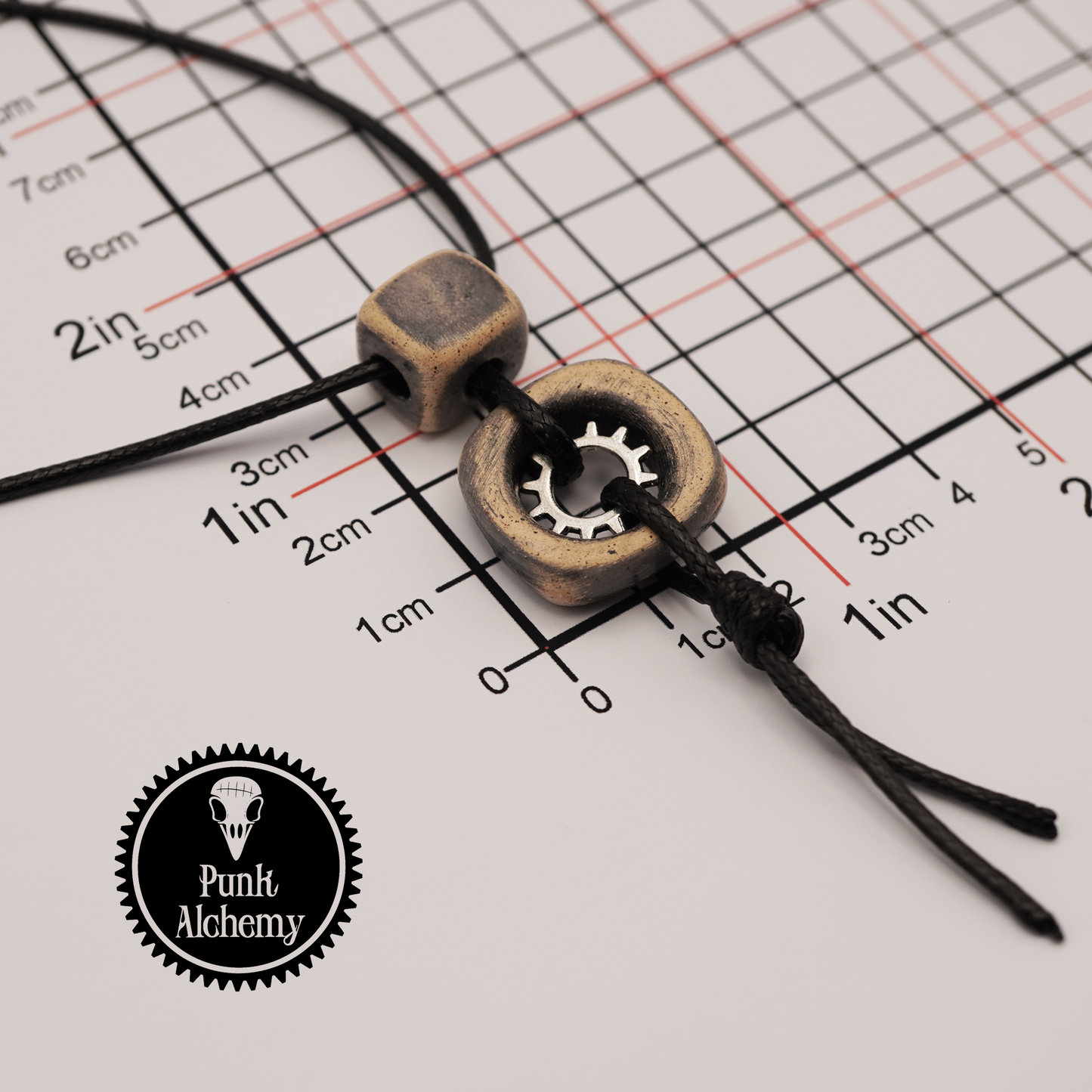 Retro Ceramic Gear Necklace – Antique, Industrial Style