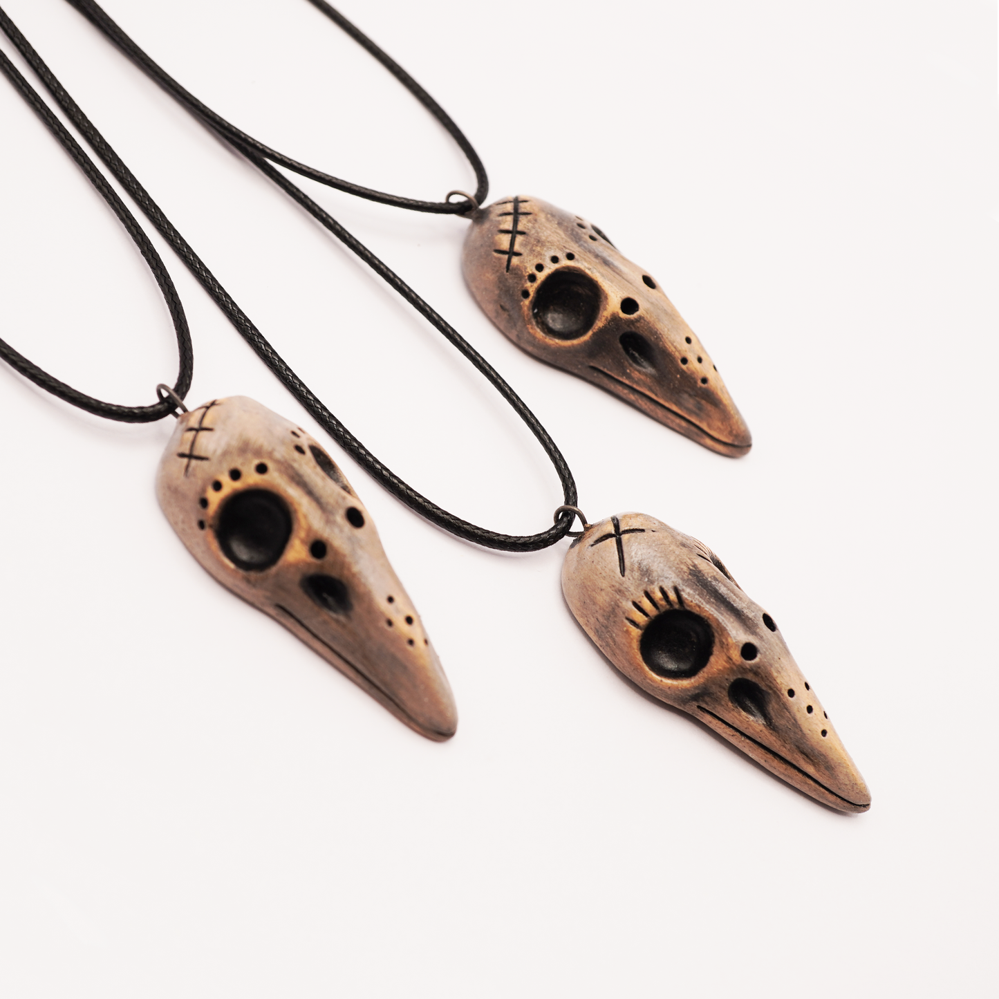 Ceramic Necklace – Raven Skull