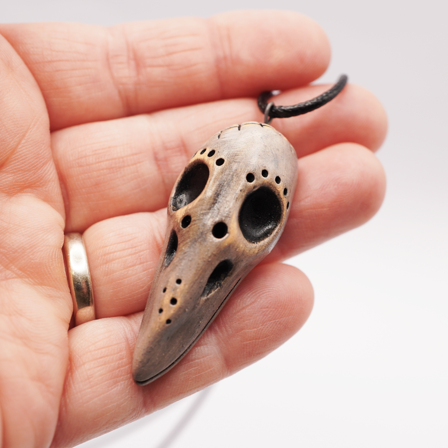 Ceramic Necklace – Raven Skull